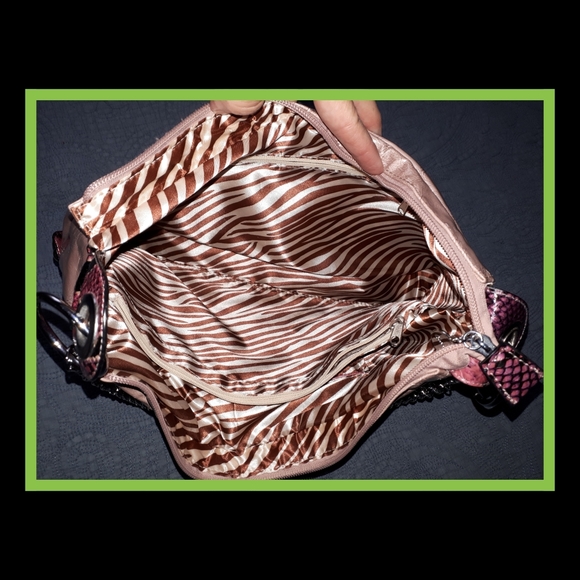 The Coolest New Purse! - Picture 4 of 7